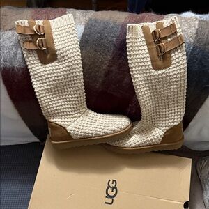 UGG Classic Solene Women's Beige and Brown Knit Boots Sz 7